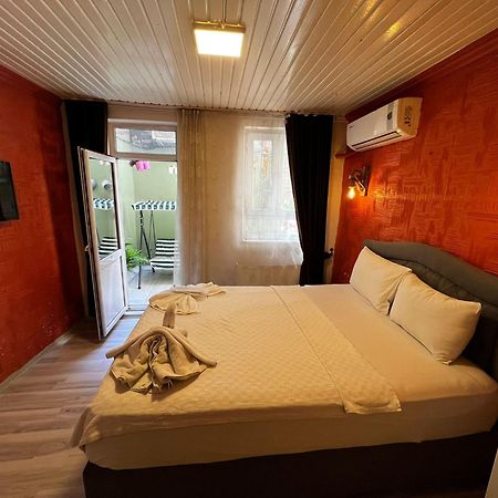 Taksim Bricktown Suite Istanbul Bagian luar foto