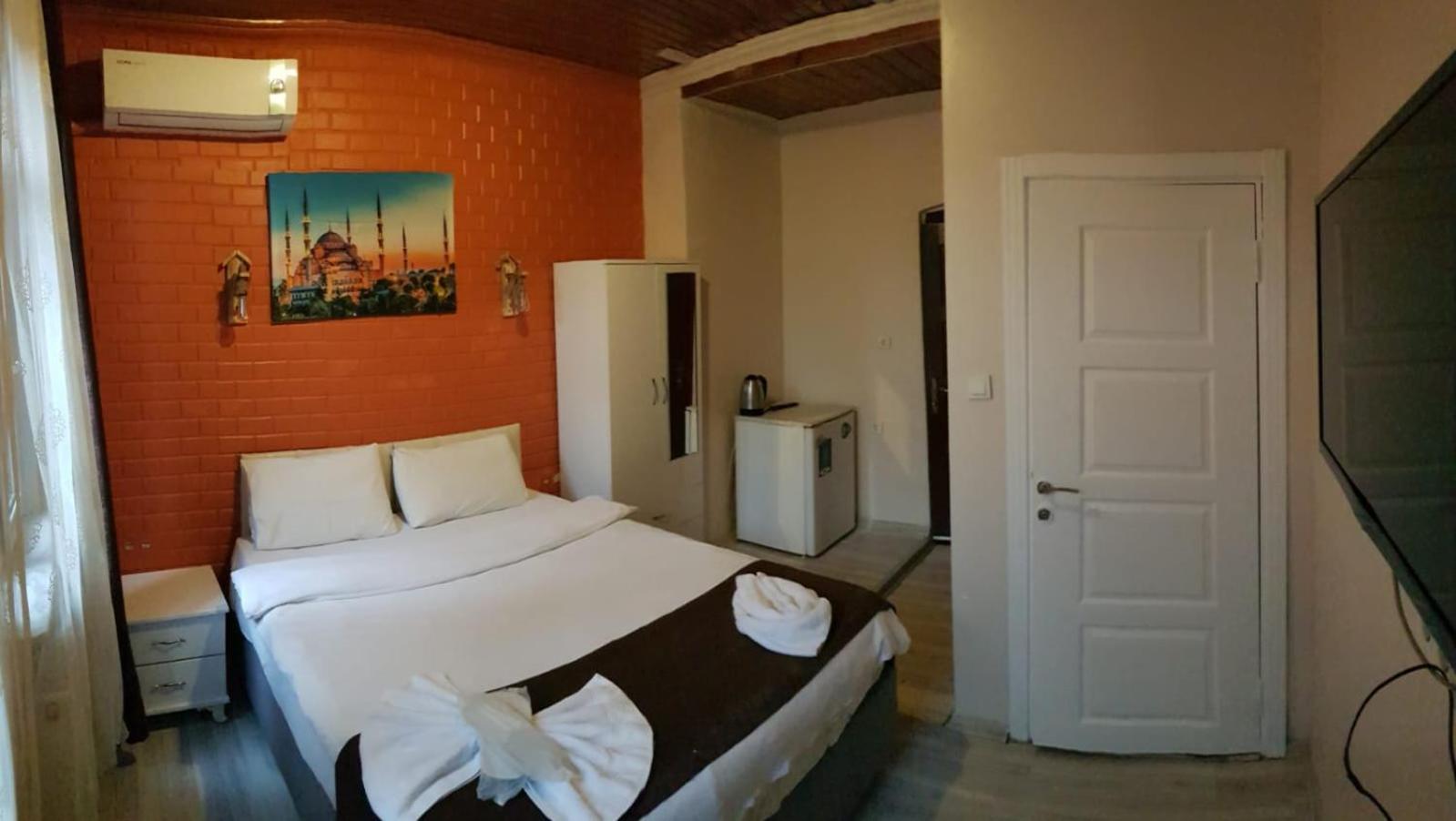 Taksim Bricktown Suite Istanbul Bagian luar foto