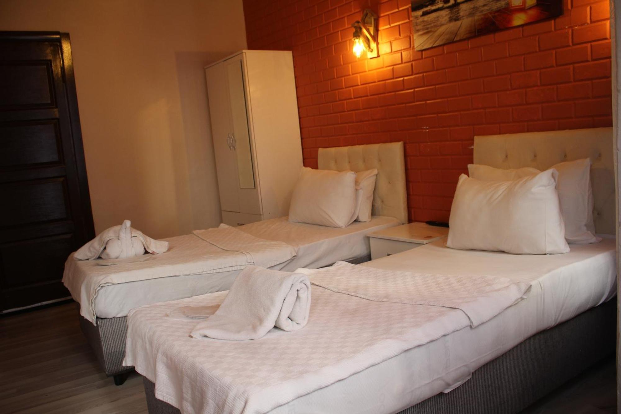 Taksim Bricktown Suite Istanbul Bagian luar foto