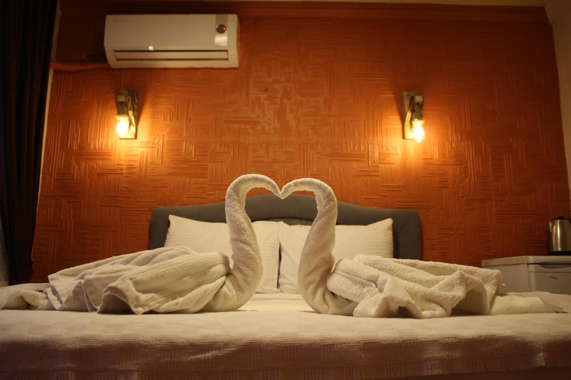 Taksim Bricktown Suite Istanbul Bagian luar foto
