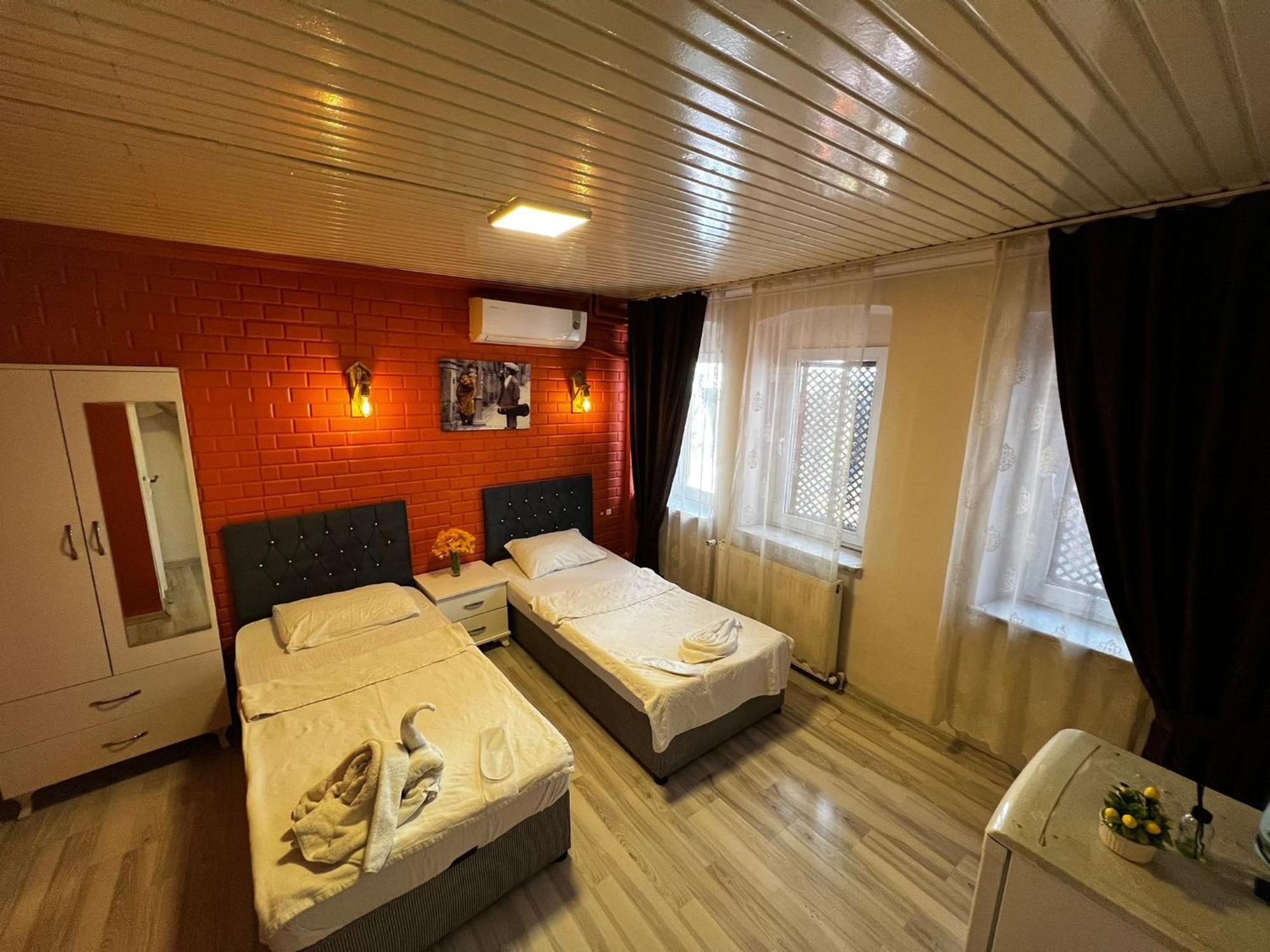 Taksim Bricktown Suite Istanbul Bagian luar foto